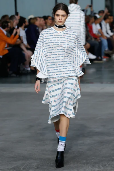 Look 10